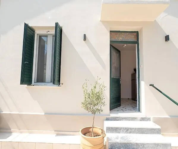 Sunny Yard Apartments